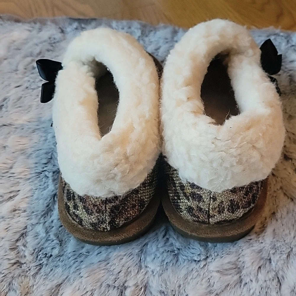 Bearpaw Cheetah Print Slippers, Girls Size 4, Great Condition!